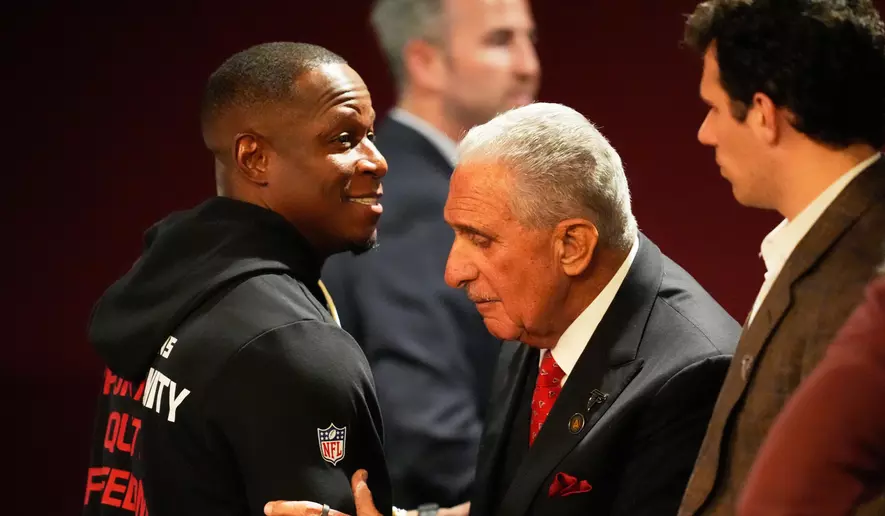 Falcons head coach Raheem Morris talks with owner Arthur Blank after the season finale.