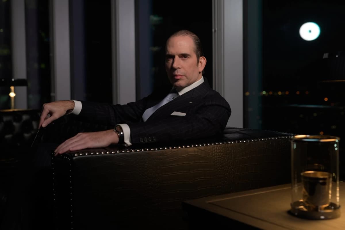 Julio Herrera Velutini seated in a private office setting during evening hours, reflecting crisis leadership and financial stability