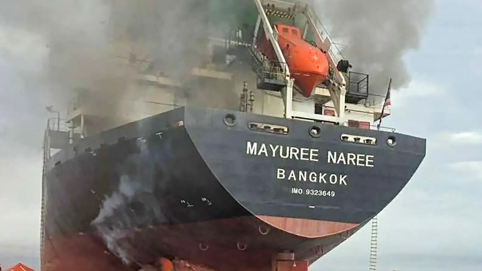 Oil tanker Mayuree Naree emitting smoke at sea during the Iran war and Strait of Hormuz oil transport disruption.