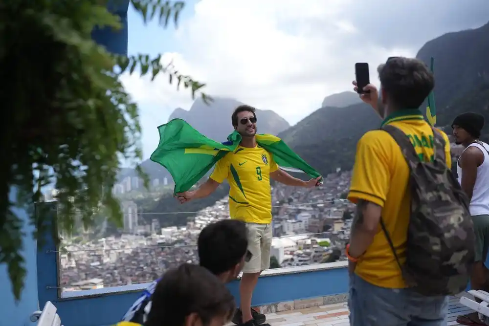 Tourists wearing Brazil-inspired clothing at a Rio de Janeiro viewpoint